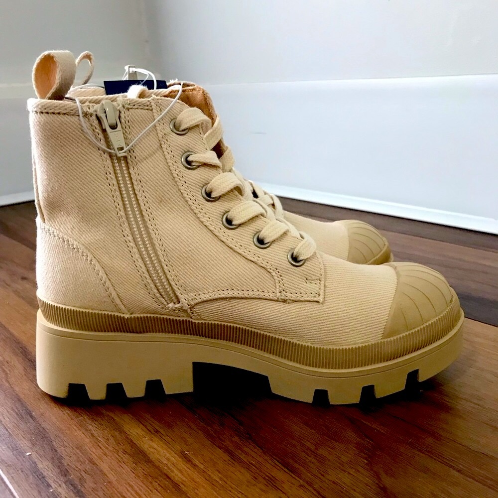 NWT Hightop Sneaker Boots!!!